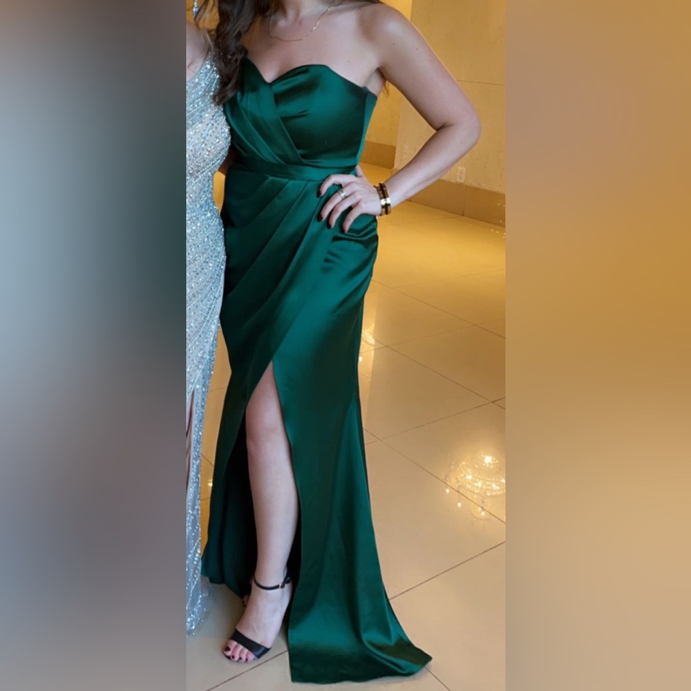 Emerald green prom dress